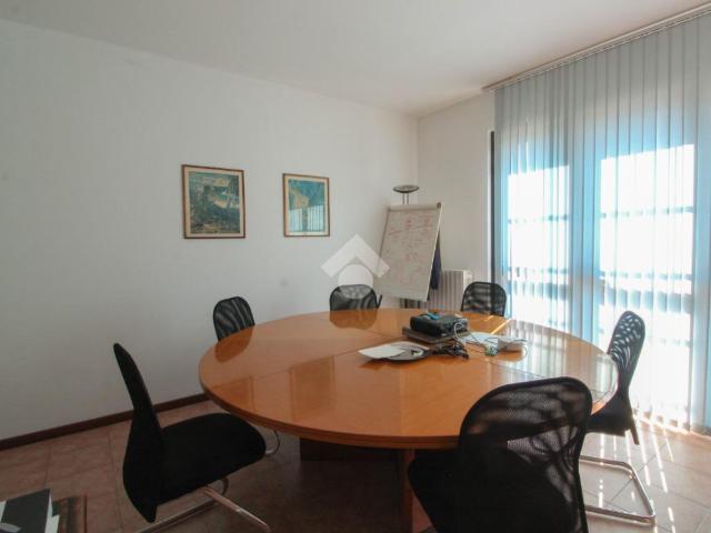 Ufficio in affitto a Landriano