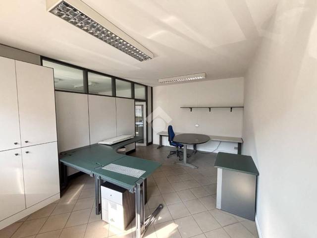 Ufficio in affitto a Lecco