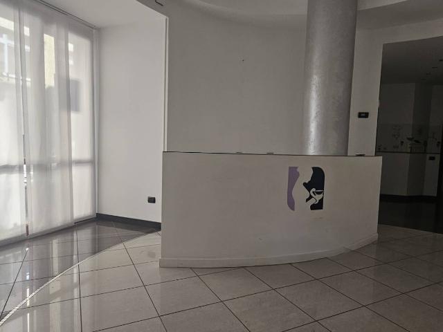 Ufficio in affitto a Legnano, Centro