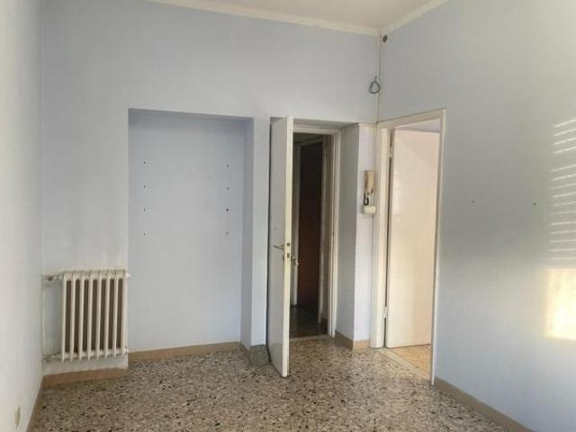 Ufficio in affitto a Massa