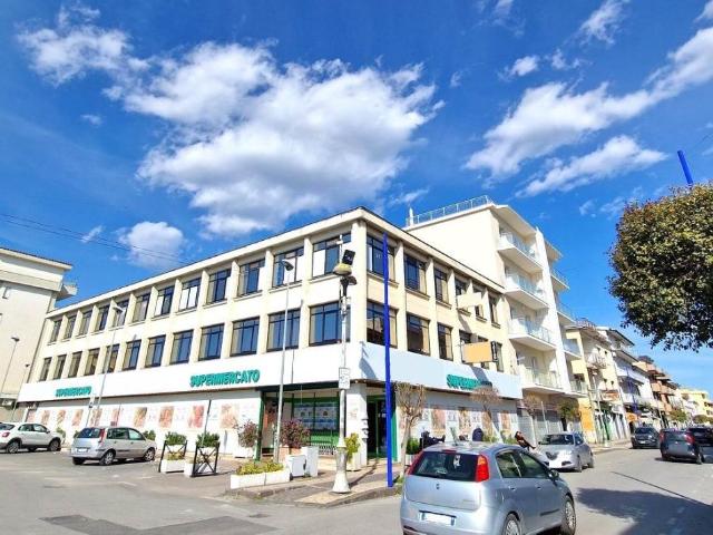 Ufficio in affitto a Mondragone