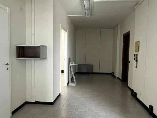 Ufficio in affitto a Modena