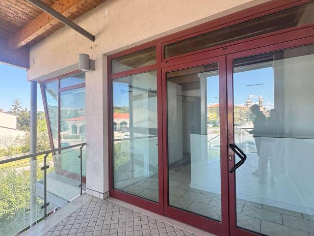 Ufficio in affitto a Osimo