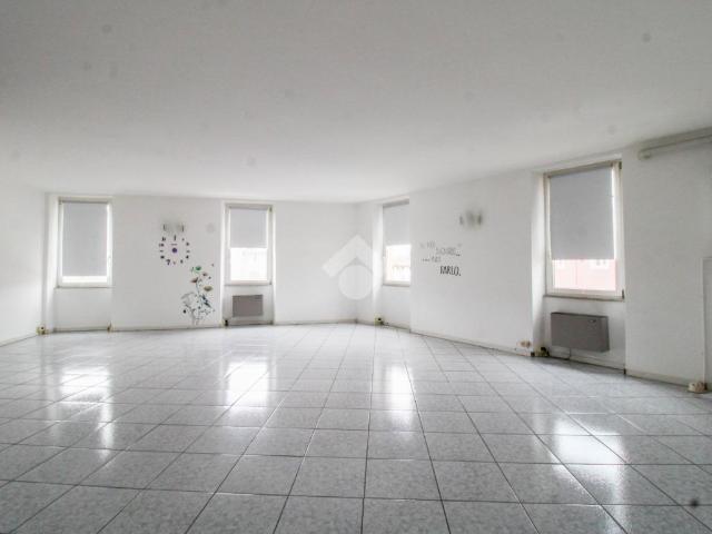 Ufficio in affitto a Palazzolo Sull'Oglio