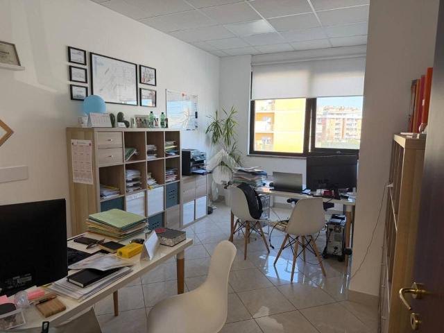 Ufficio in affitto a Pomezia