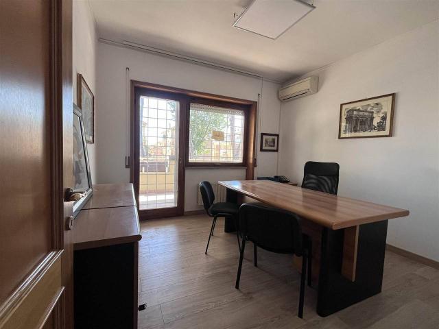Ufficio in affitto a Roma