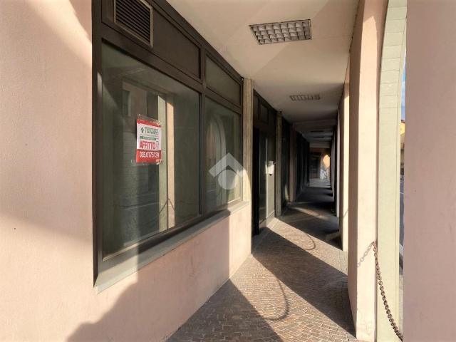 Ufficio in affitto a Rogno