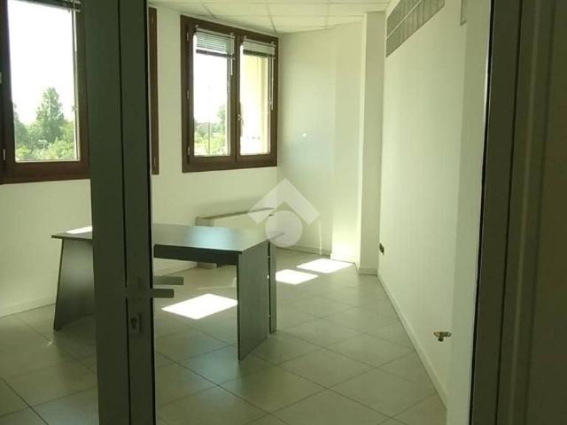 Ufficio in affitto a Saronno