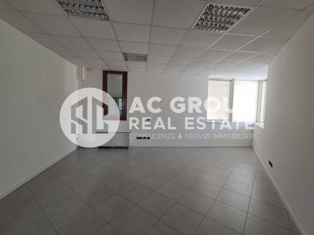 Ufficio in affitto a Saronno
