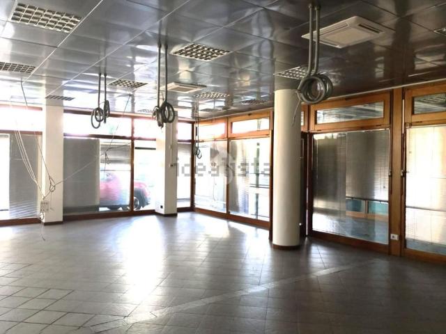 Ufficio in affitto di 104 m² in Via Fratelli Cairoli, 16