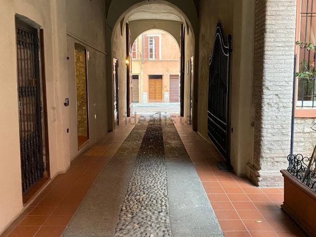 Ufficio in affitto di 105 m² in Borgo Felino, 31