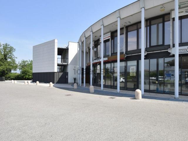 Ufficio in affitto di 105 m² in Via Gardesana, 143