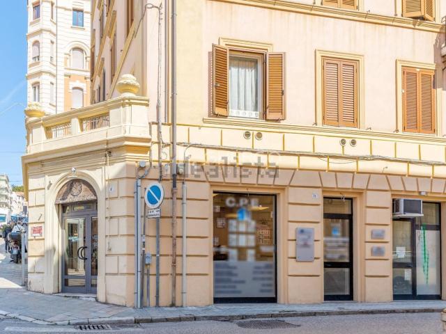 Ufficio in affitto di 105 m² in Via Giacomo Matteotti, 71