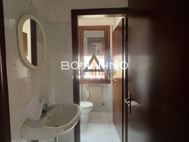 Ufficio in affitto di 105 m² in Via Pietro Damini, 20