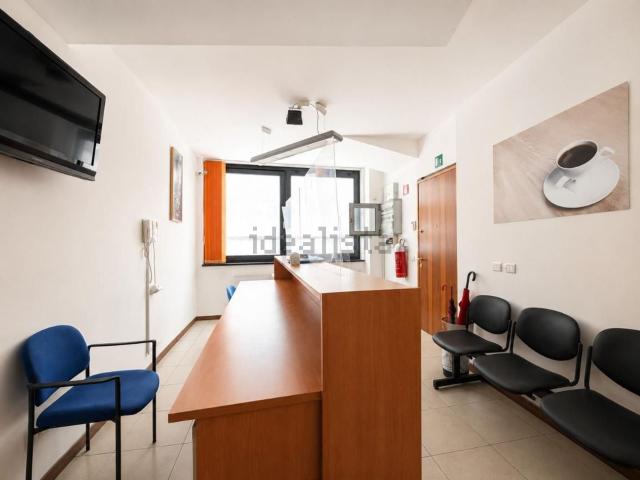 Ufficio in affitto di 106 m² in Corso del Popolo, 111