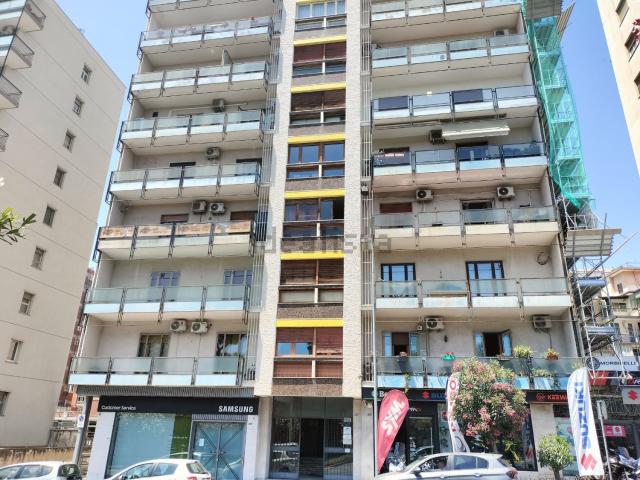 Ufficio in affitto di 106 m² in Viale Vittorio Veneto, 227
