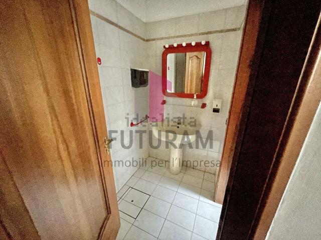 Ufficio in affitto di 107 m²