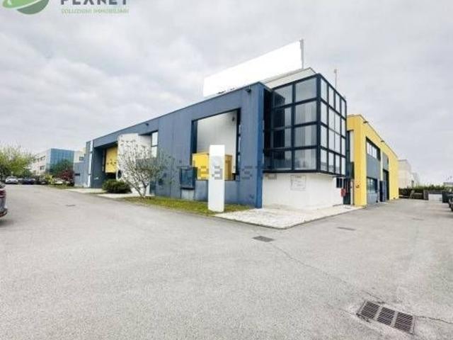 Ufficio in affitto di 1000 m² in Via Andrea Mantegna