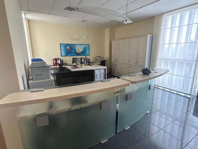 Ufficio in affitto di 100 m²