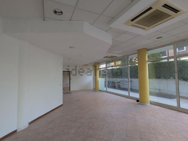 Ufficio in affitto di 100 m²