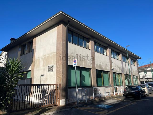 Ufficio in affitto di 100 m²