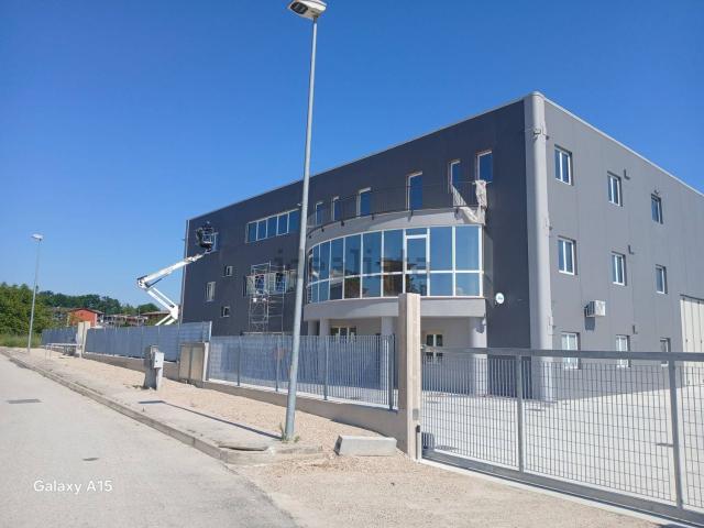 Ufficio in affitto di 100 m²