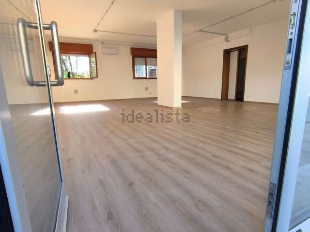 Ufficio in affitto di 100 m²