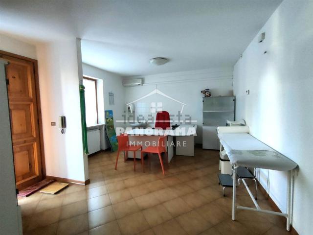Ufficio in affitto di 100 m²