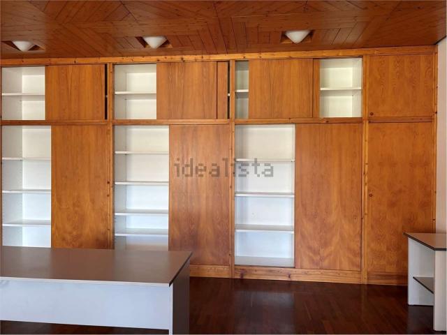 Ufficio in affitto di 100 m²