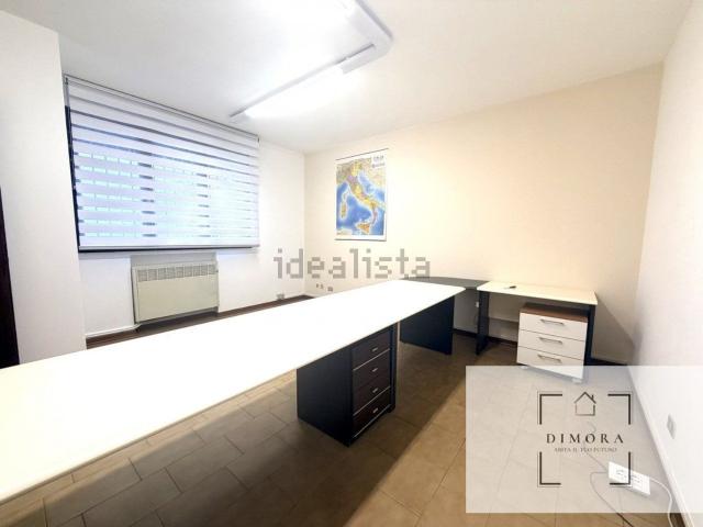 Ufficio in affitto di 100 m²