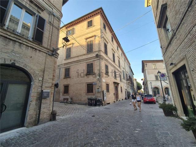 Ufficio in affitto di 100 m²