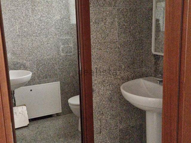 Ufficio in affitto di 100 m²