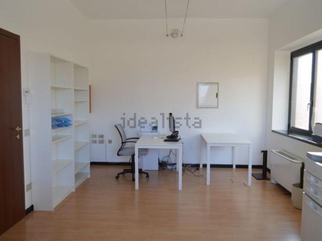 Ufficio in affitto di 100 m²