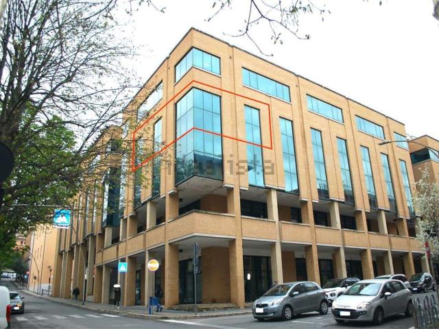 Ufficio in affitto di 100 m²