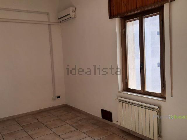Ufficio in affitto di 100 m² in Piazza Cairoli, 5