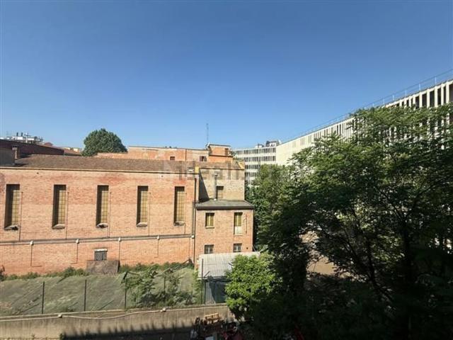 Ufficio in affitto di 100 m² in Via Montebello