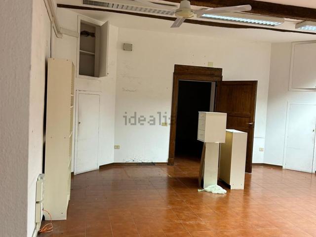 Ufficio in affitto di 100 m² in Via Cavour