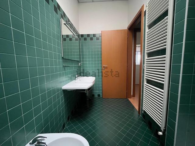 Ufficio in affitto di 100 m² in Via del Lavoro, 24
