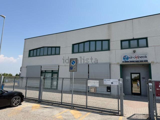 Ufficio in affitto di 100 m² in Via dell&apos Industria, 14