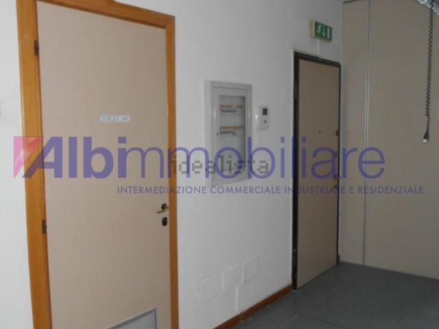 Ufficio in affitto di 100 m² in Via Emilia Ospizio