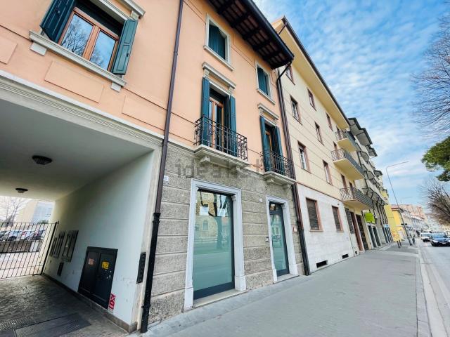 Ufficio in affitto di 100 m² in Via Francesco Crispi