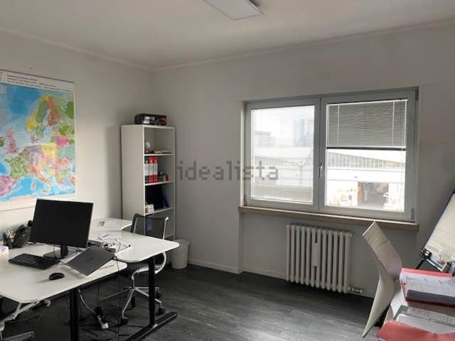 Ufficio in affitto di 100 m² in Via Gianbattista Morgagni, 30