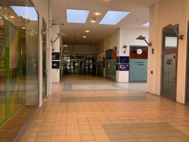 Ufficio in affitto di 100 m² in Via Grotta delle Fate, 41