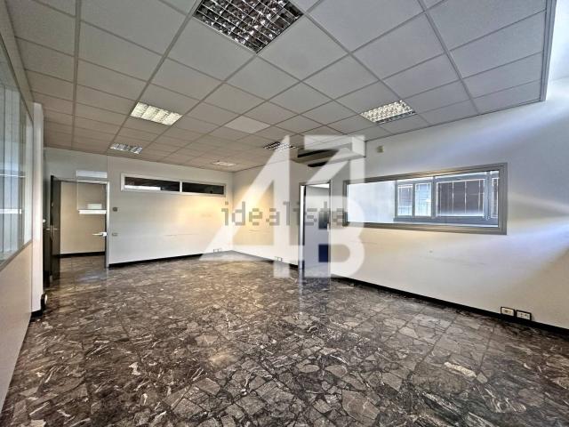 Ufficio in affitto di 100 m² in Via Karl Ludwig Von Bruck, 32