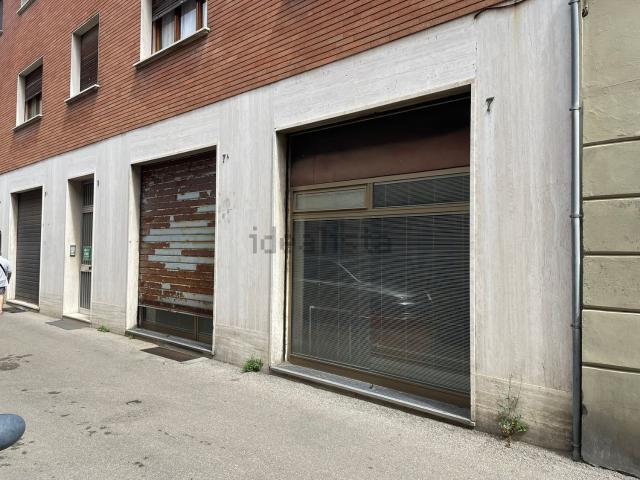 Ufficio in affitto di 100 m² in Via Luigi Valeriani, 7