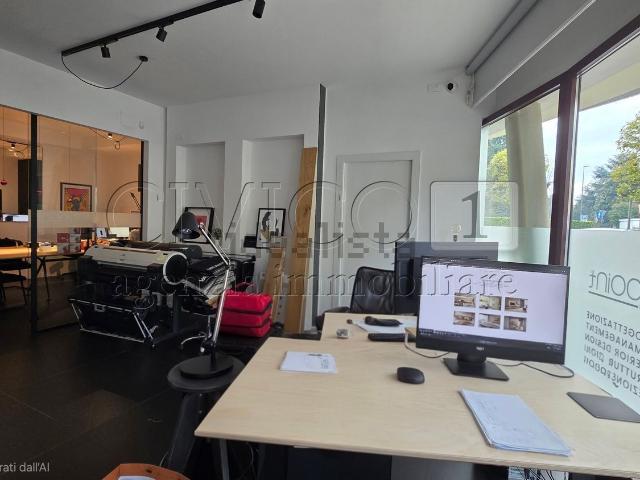 Ufficio in affitto di 100 m² in Via Legione Antonini, 112