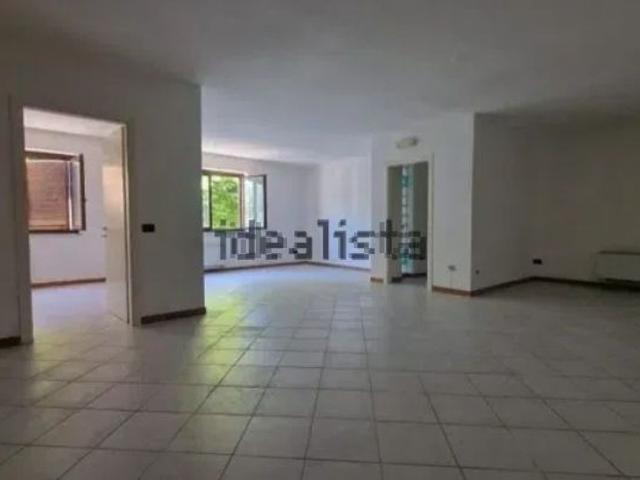 Ufficio in affitto di 100 m² in Via Piscina