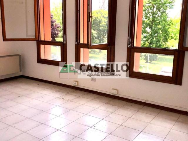 Ufficio in affitto di 100 m² in Via Roma