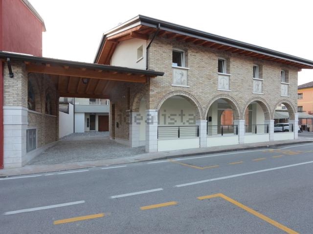 Ufficio in affitto di 100 m² in Via TOMAT, 6