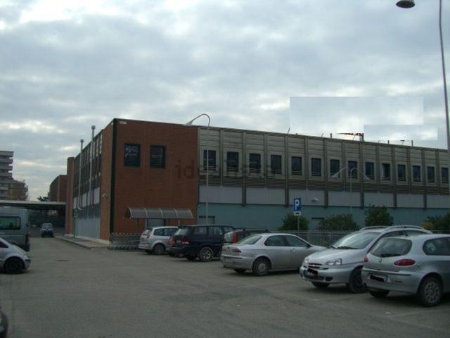 Ufficio in affitto di 100 m² in Viale Donato Bramante, 3